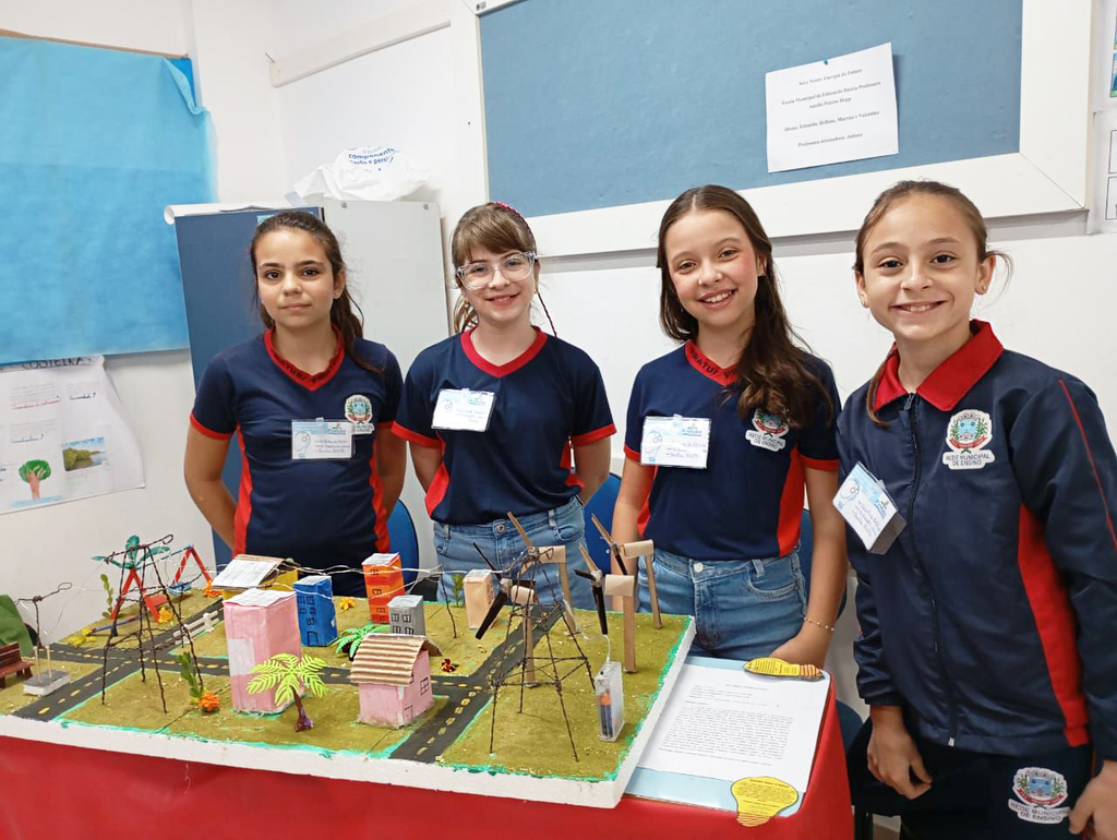 1ª FEIRA MUNICIPAL DE CIÊNCIAS, TECNOLOGIAS E ROBÓTICA É REALIZADA NA EMEB PROFESSORA AMÉLIA POLETTO HEPP